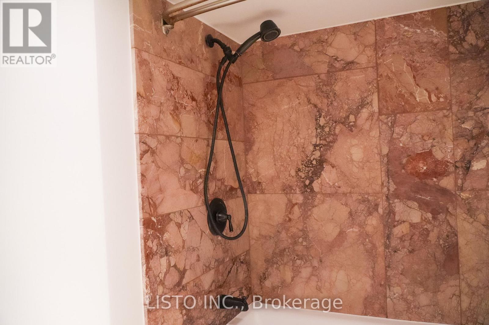 128 Sweetwood Circle, Brampton, Ontario  L7A 2S2 - Photo 6 - W13099908