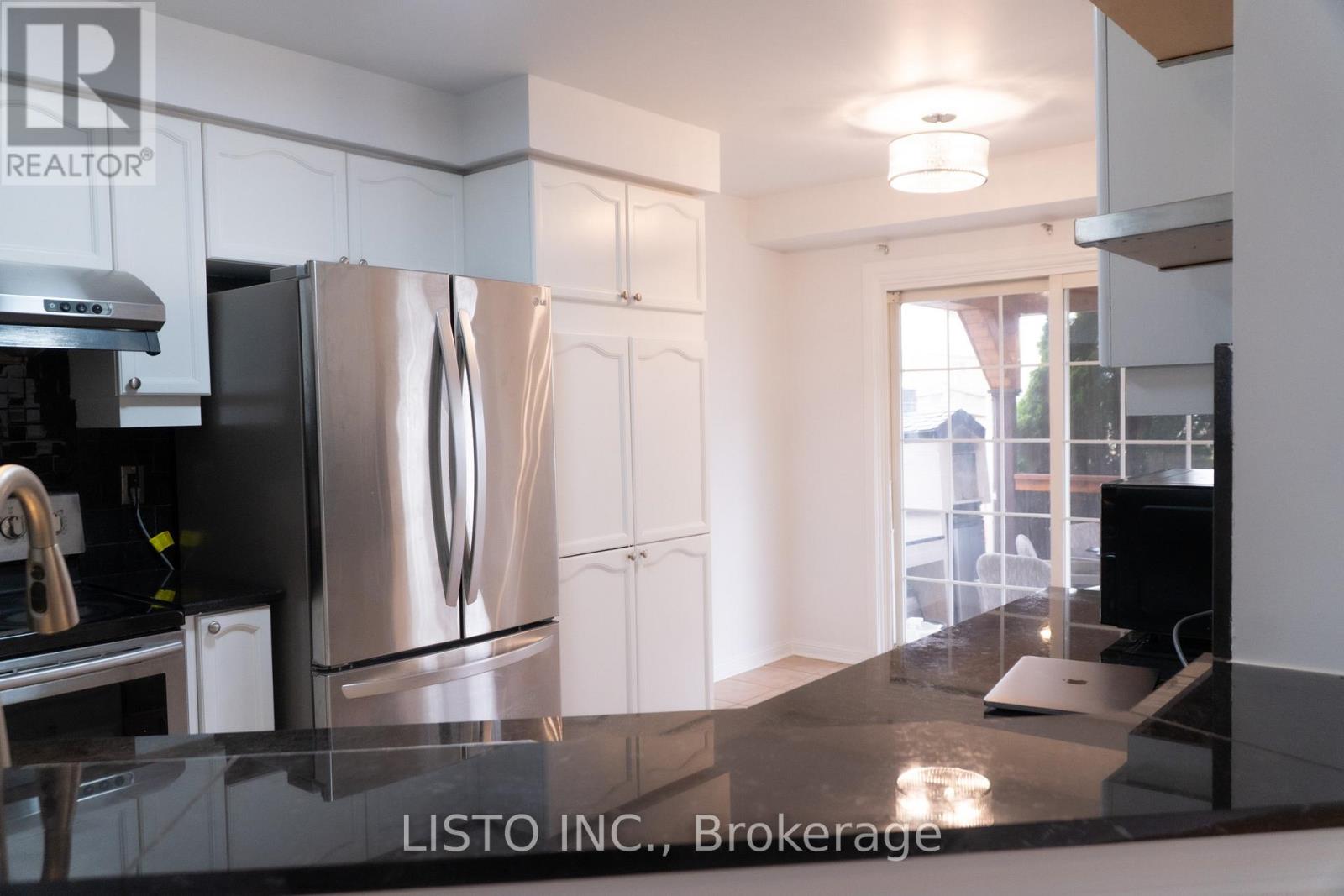 128 Sweetwood Circle, Brampton, Ontario  L7A 2S2 - Photo 4 - W13099908