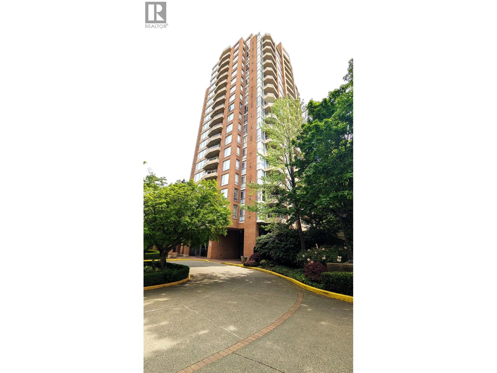 201 4689 Hazel Street, Burnaby, British Columbia  V5H 4R6 - Photo 1 - R3122176