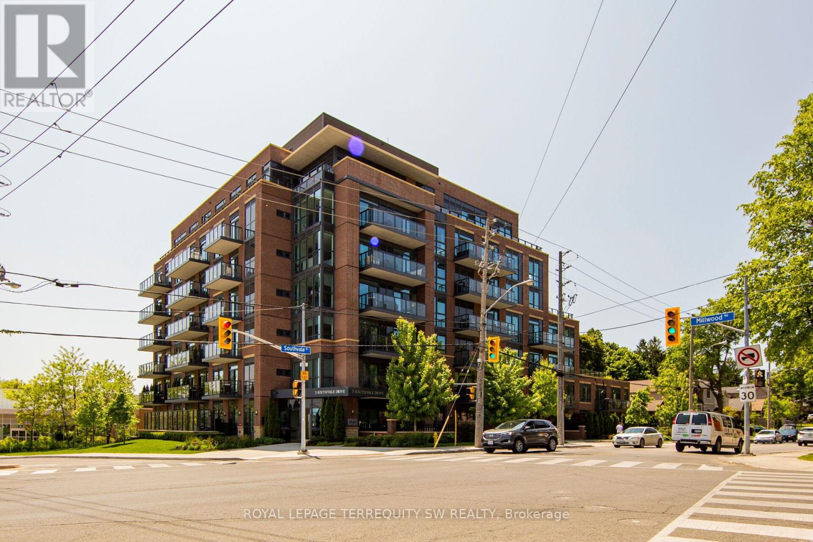 605 - 3 SOUTHVALE DRIVE, Toronto, Ontario
