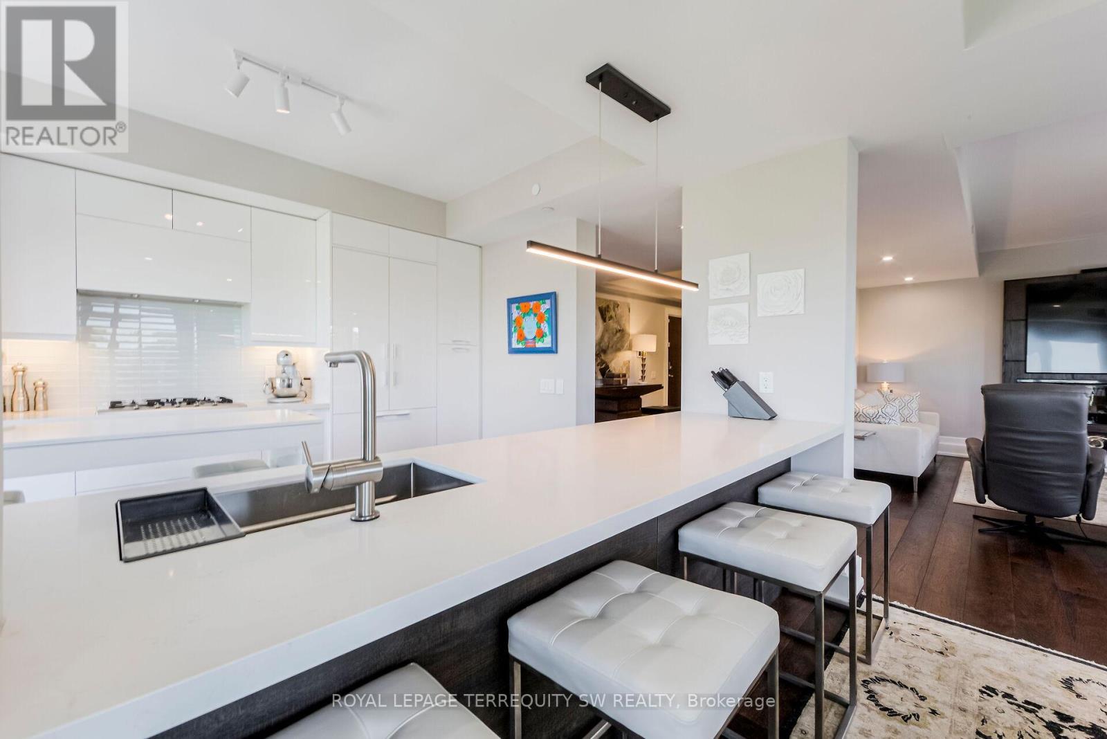 605 - 3 Southvale Drive, Toronto, Ontario  M4G 1G1 - Photo 10 - C13119578