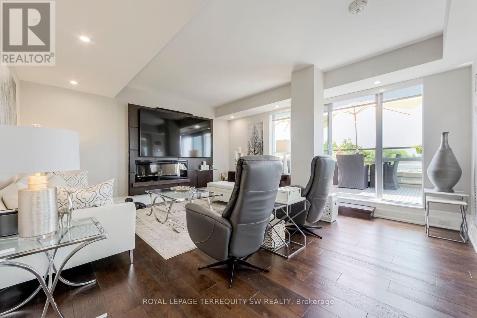605 - 3 Southvale Drive, Toronto, Ontario  M4G 1G1 - Photo 3 - C13119578