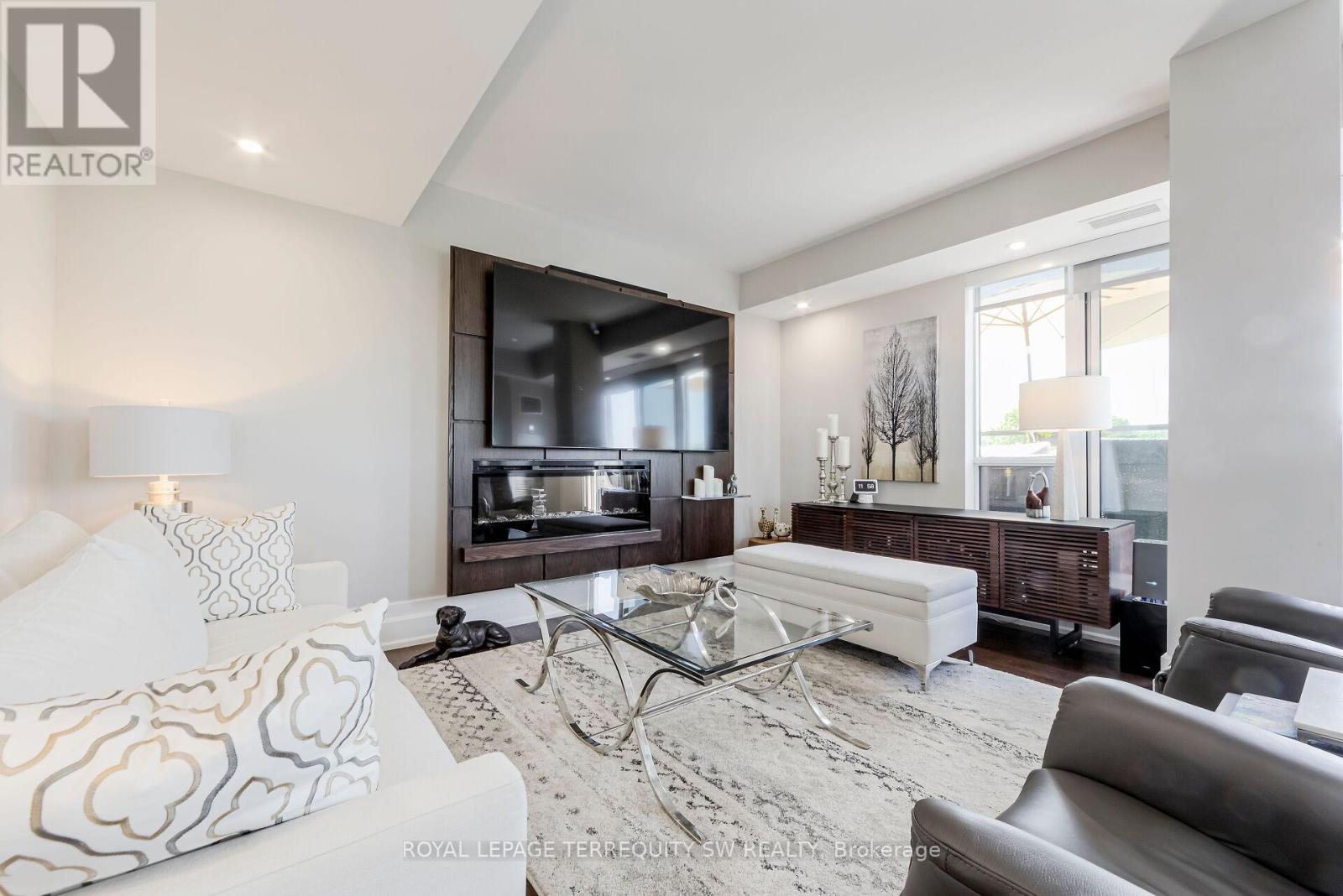 605 - 3 Southvale Drive, Toronto, Ontario  M4G 1G1 - Photo 4 - C13119578