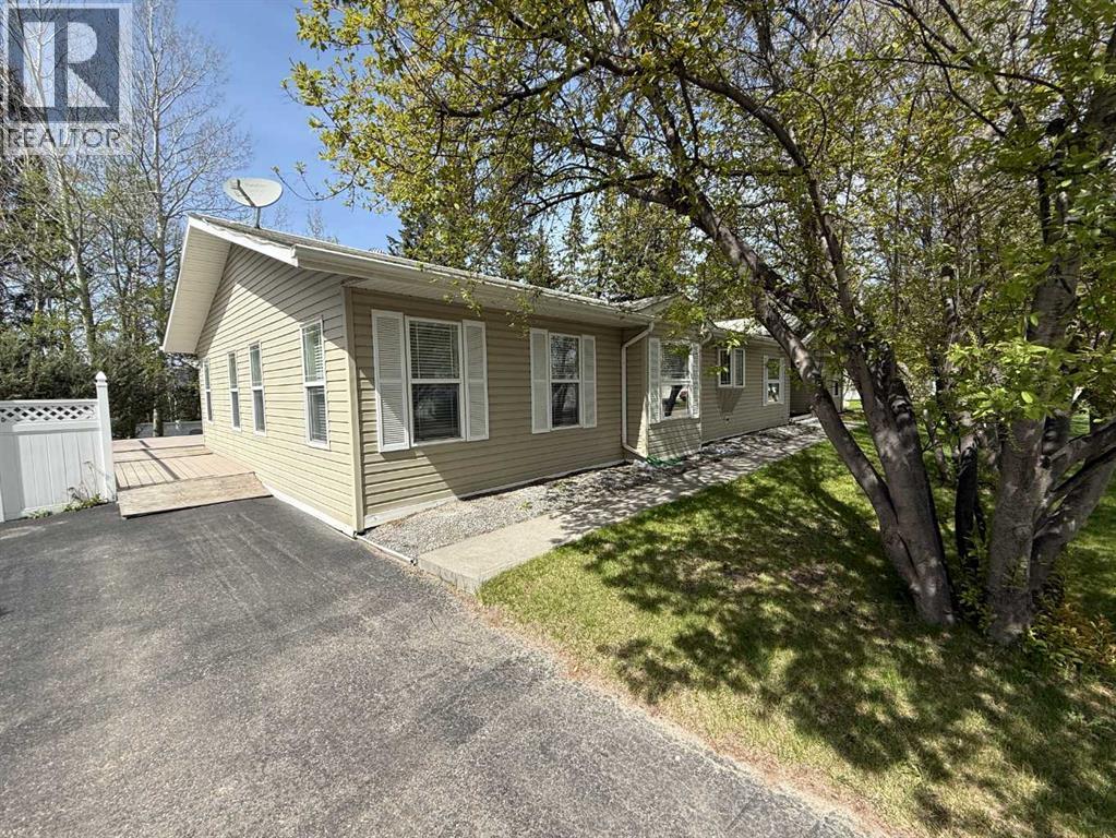 435, 700 Carmichael Lane, Hinton, Alberta  T7V 1S9 - Photo 1 - A2287271