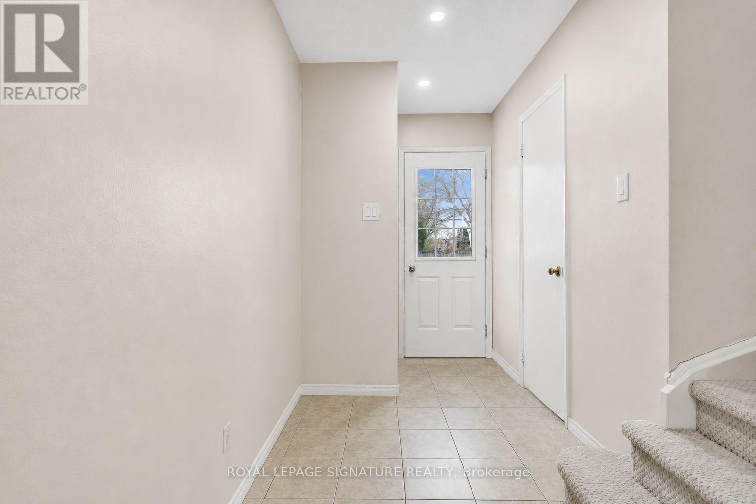 1405 Anton Square, Pickering, Ontario  L1V 5T5 - Photo 5 - E13119640