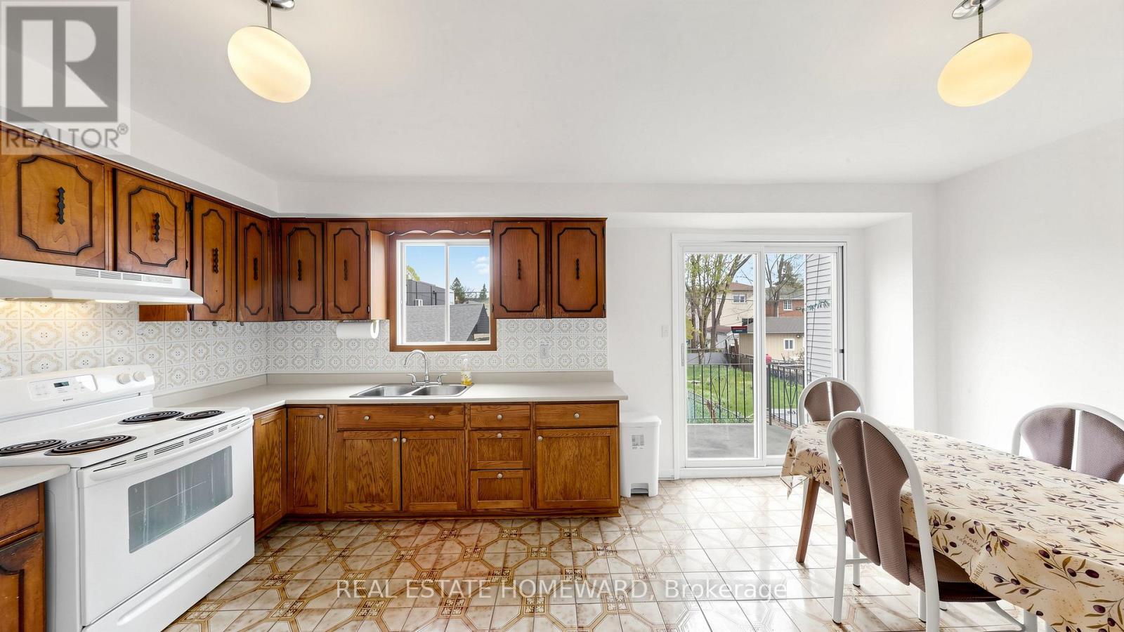 349 Monarch Park Avenue, Toronto, Ontario  M4J 4T4 - Photo 17 - E13114968