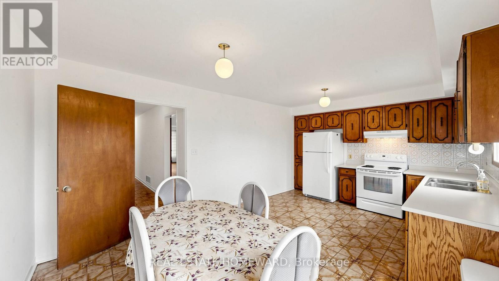 349 Monarch Park Avenue, Toronto, Ontario  M4J 4T4 - Photo 16 - E13114968