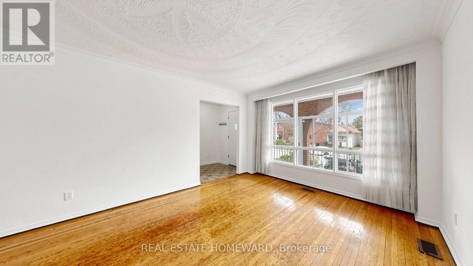349 Monarch Park Avenue, Toronto, Ontario  M4J 4T4 - Photo 7 - E13114968