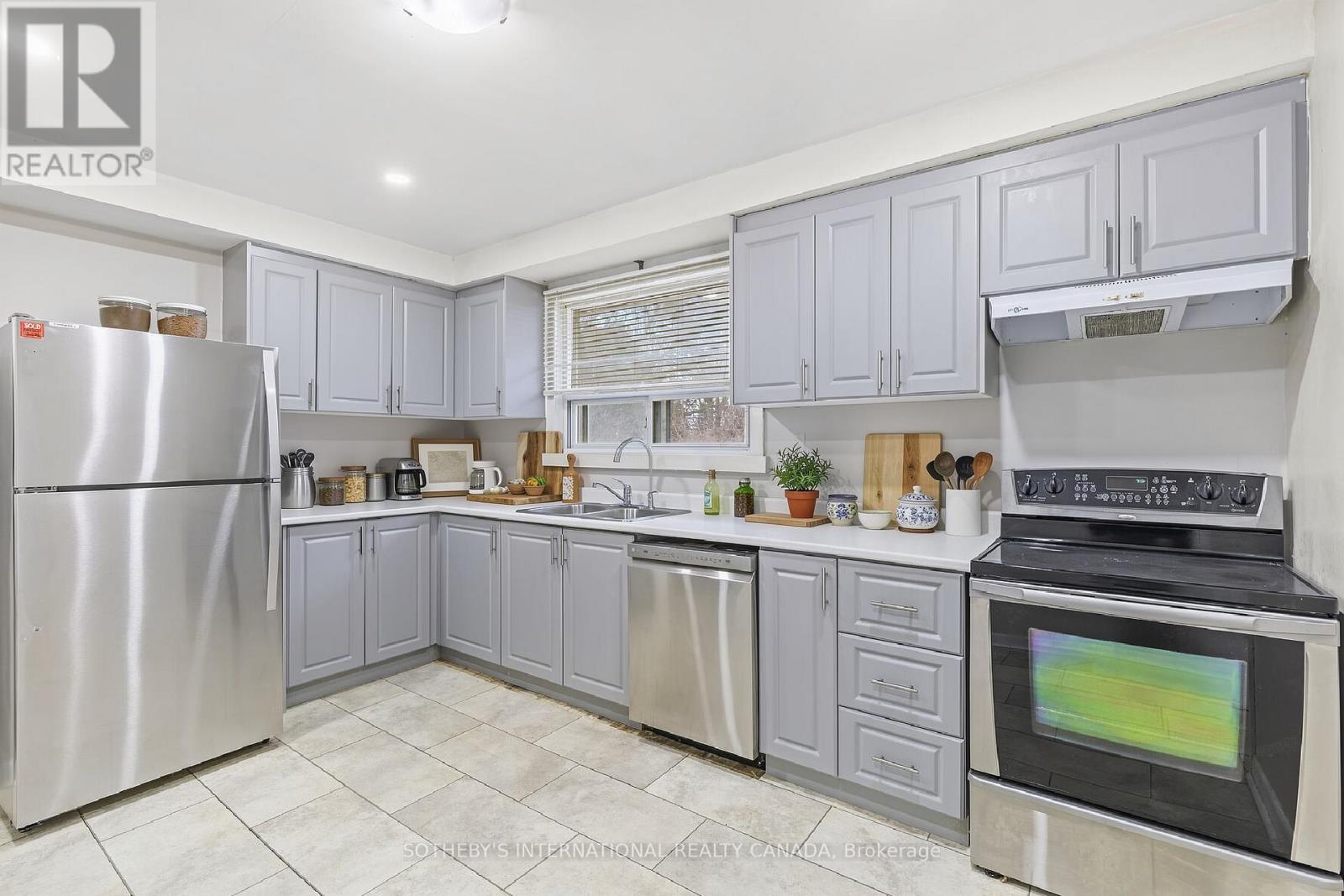 Upper - 957 Beechwood Avenue, Mississauga, Ontario  L5G 4E3 - Photo 4 - W13099088