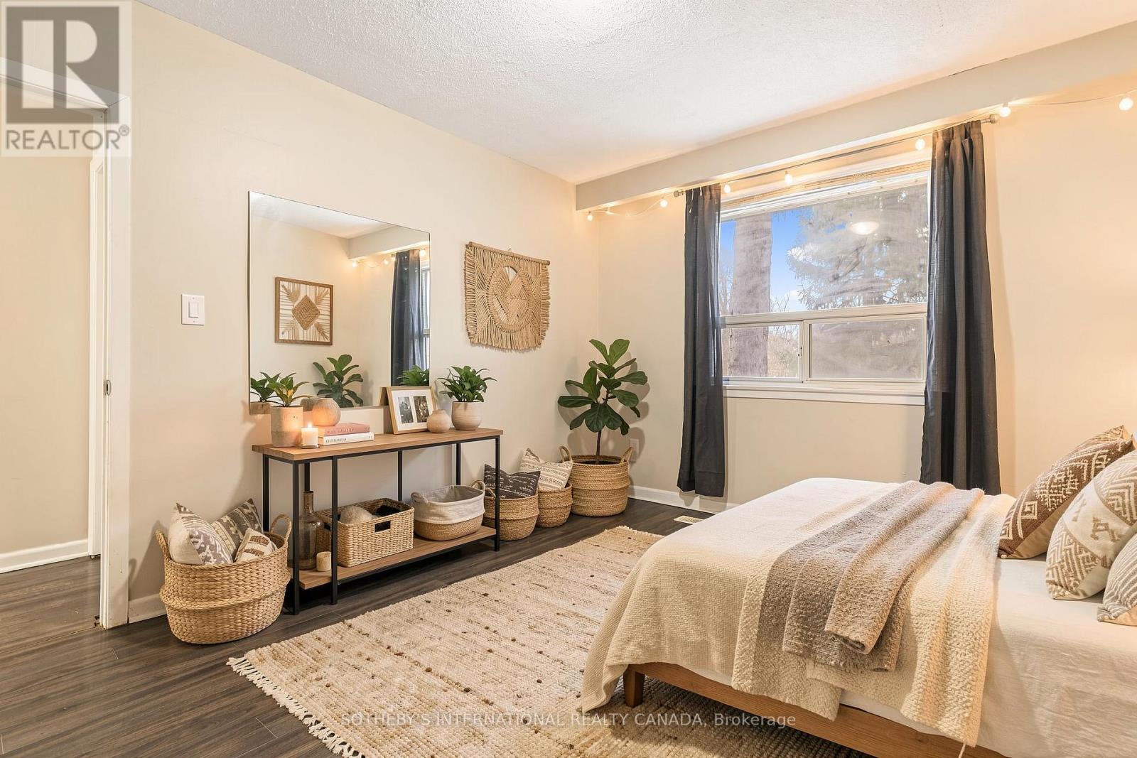 Upper - 957 Beechwood Avenue, Mississauga, Ontario  L5G 4E3 - Photo 9 - W13099088