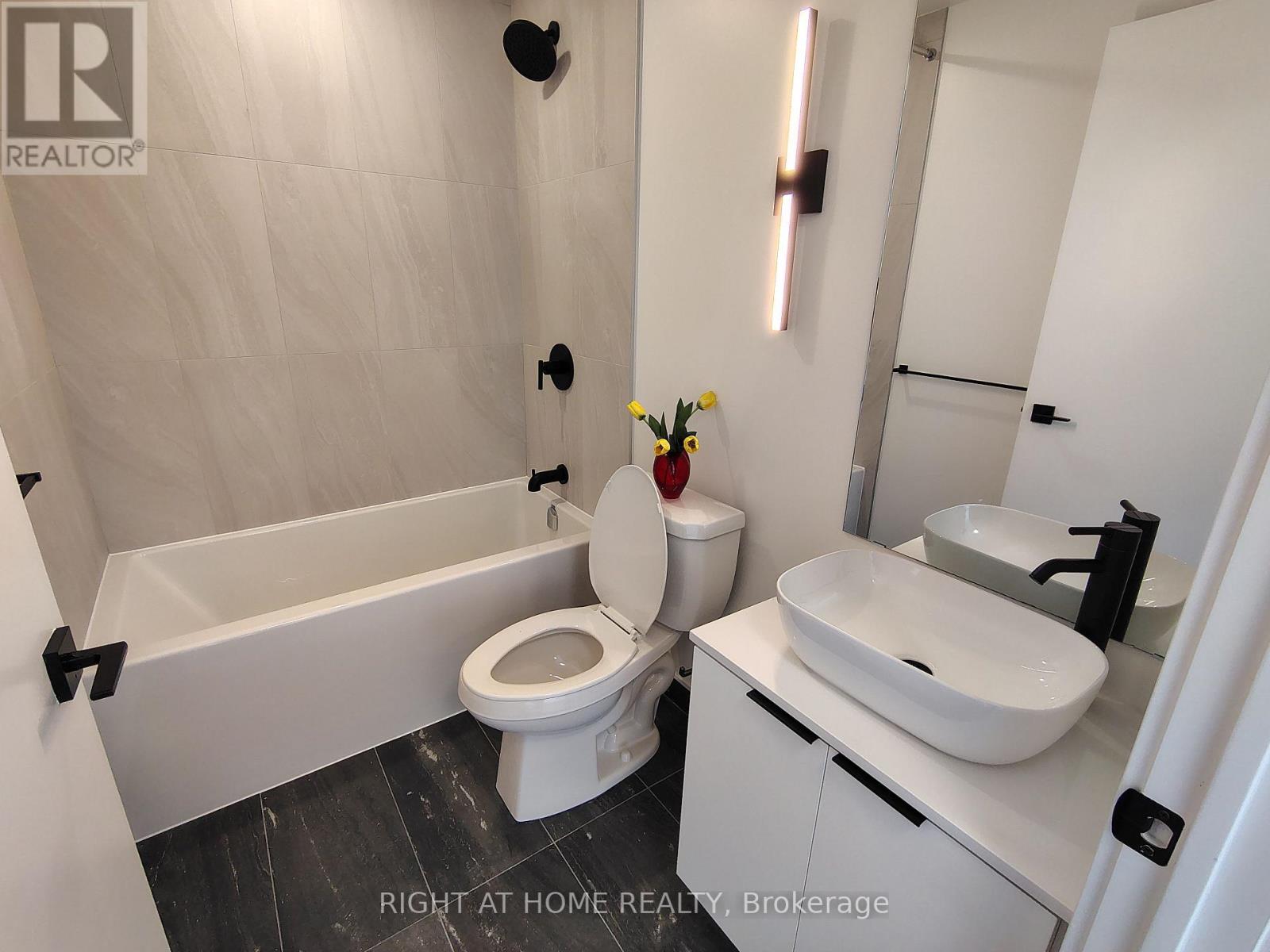 2411 - 1185 Dupont Street, Toronto, Ontario  M6H 0G5 - Photo 10 - W13119554