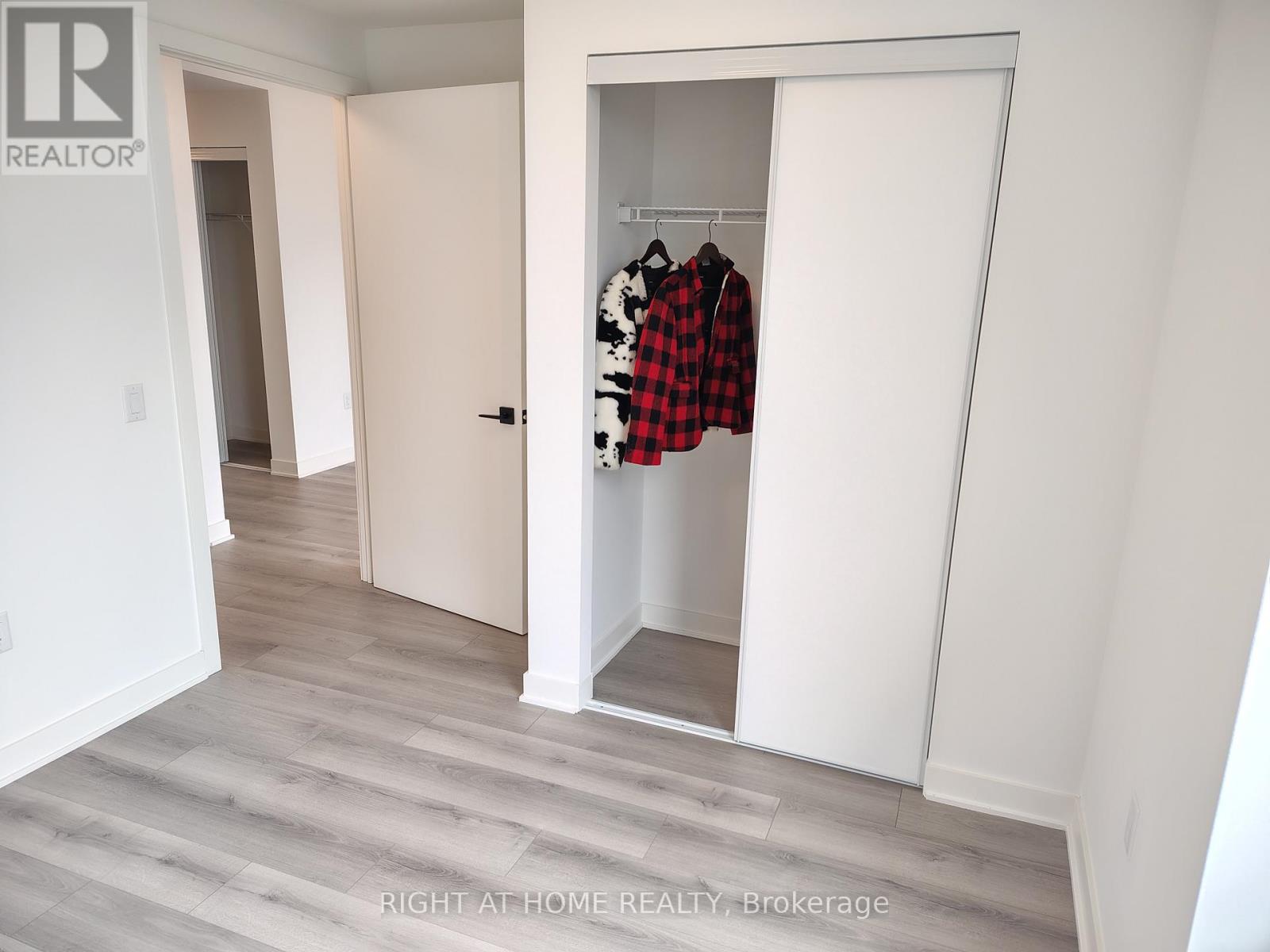 2411 - 1185 Dupont Street, Toronto, Ontario  M6H 0G5 - Photo 11 - W13119554