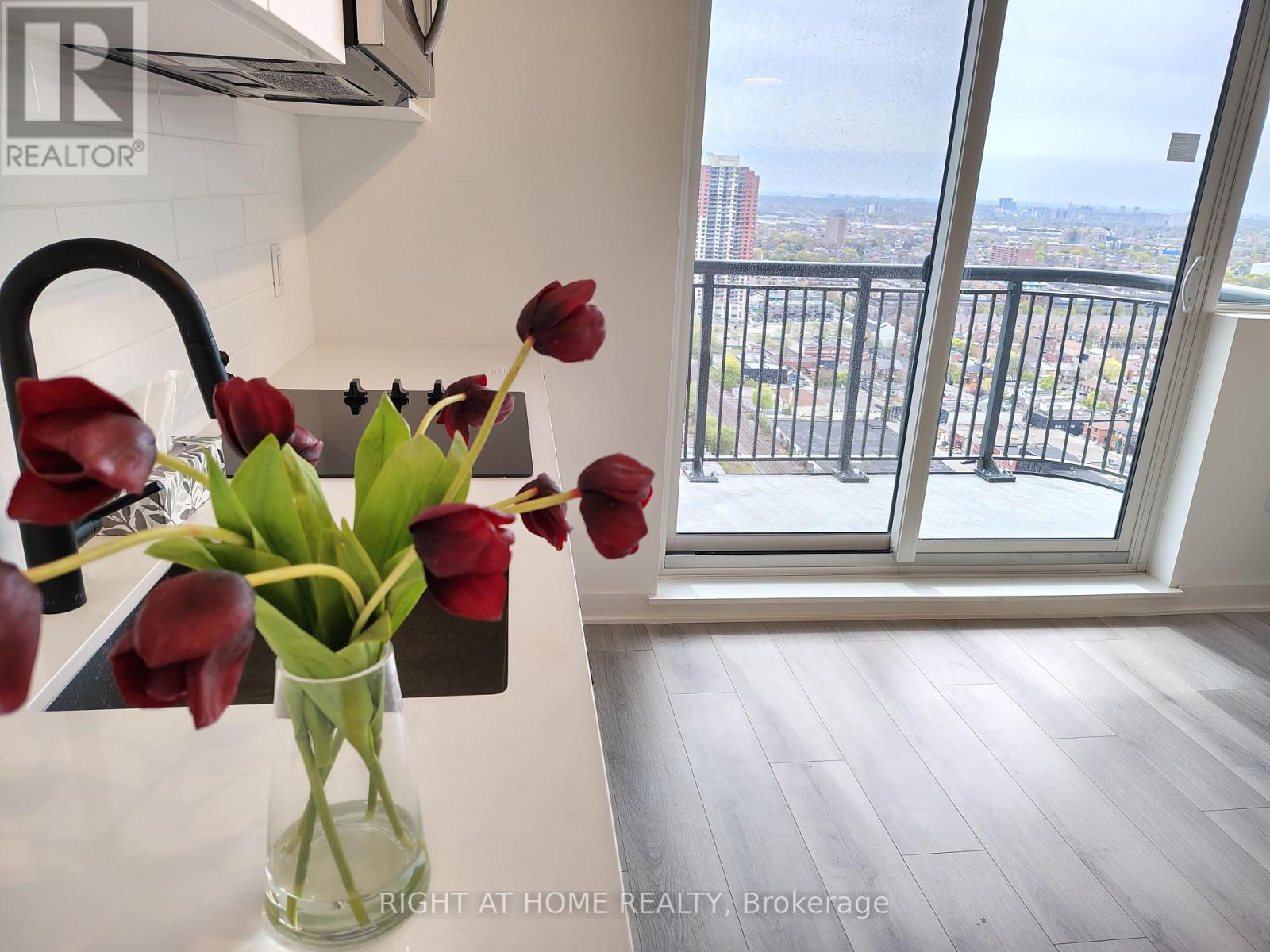 2411 - 1185 Dupont Street, Toronto, Ontario  M6H 0G5 - Photo 4 - W13119554
