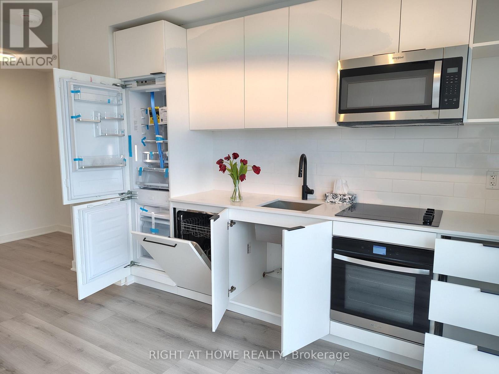 2411 - 1185 Dupont Street, Toronto, Ontario  M6H 0G5 - Photo 6 - W13119554