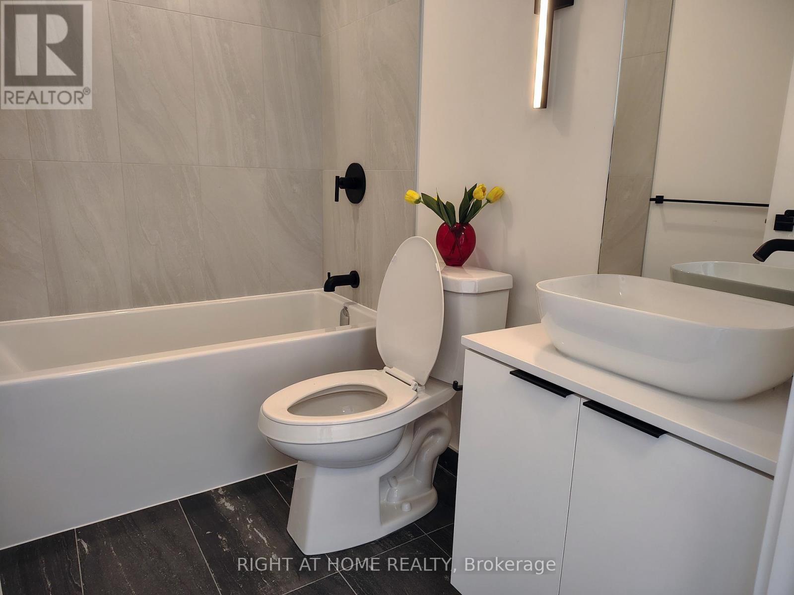 2411 - 1185 Dupont Street, Toronto, Ontario  M6H 0G5 - Photo 8 - W13119554