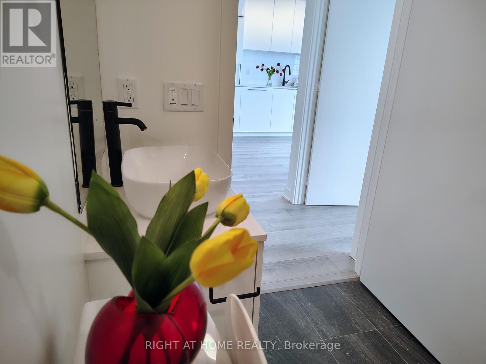 2411 - 1185 Dupont Street, Toronto, Ontario  M6H 0G5 - Photo 9 - W13119554