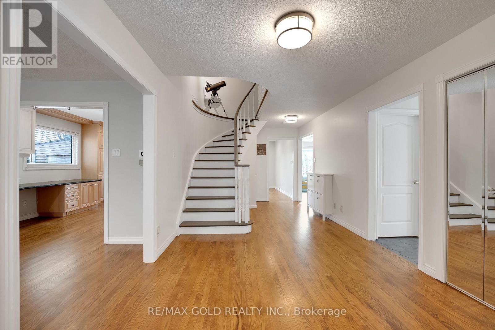 26 Dundalk Crescent, Brampton, Ontario  L6Z 2V2 - Photo 6 - W13119634
