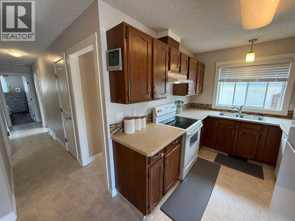 458 Collinge Road, Hinton, Alberta  T7V 1L1 - Photo 5 - A2307743