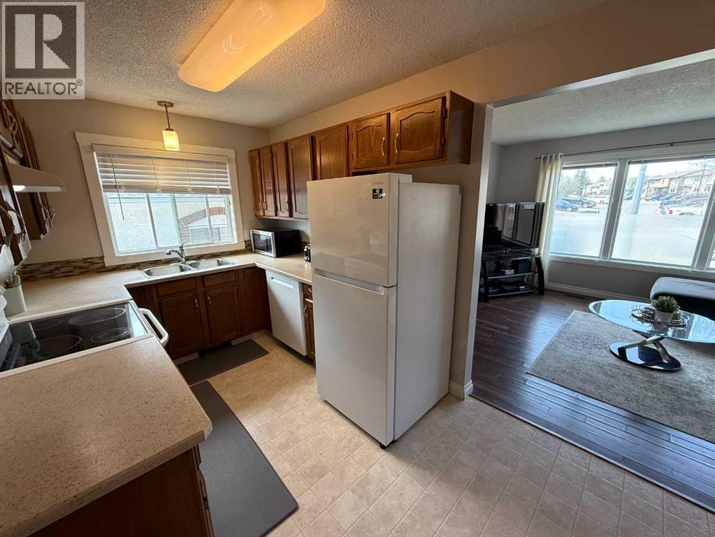 458 Collinge Road, Hinton, Alberta  T7V 1L1 - Photo 6 - A2307743
