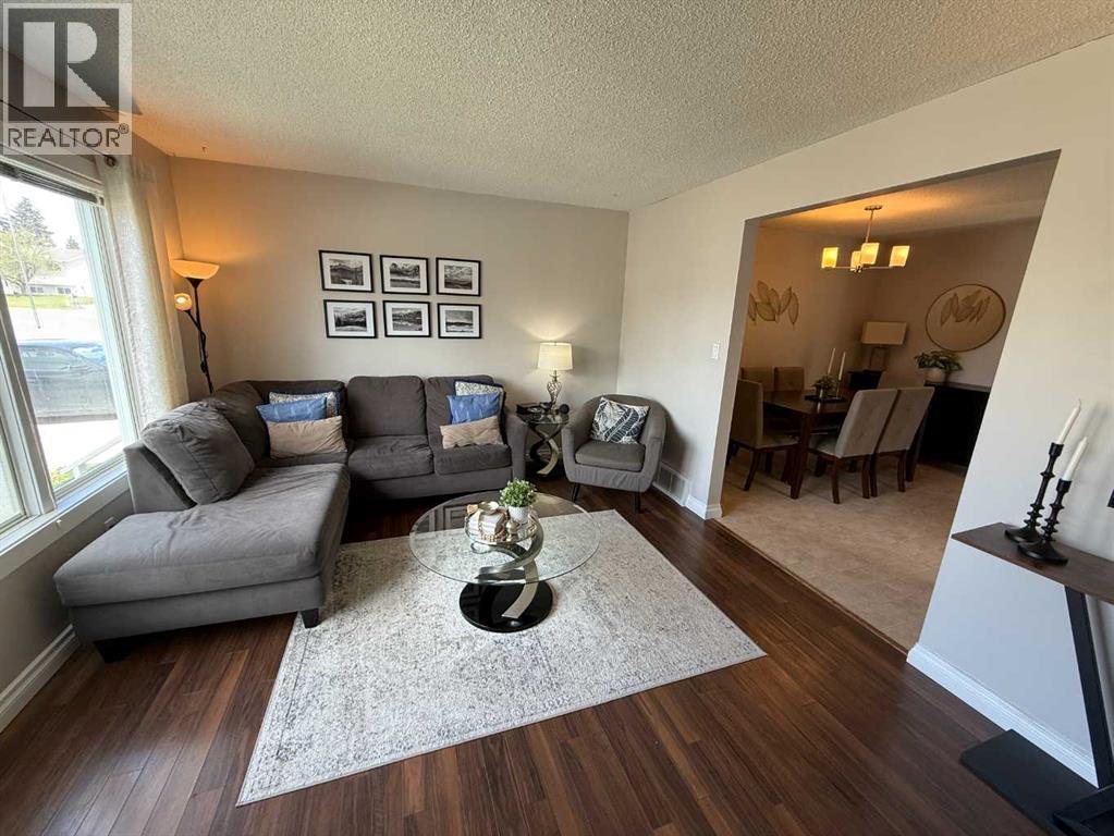 458 Collinge Road, Hinton, Alberta  T7V 1L1 - Photo 2 - A2307743