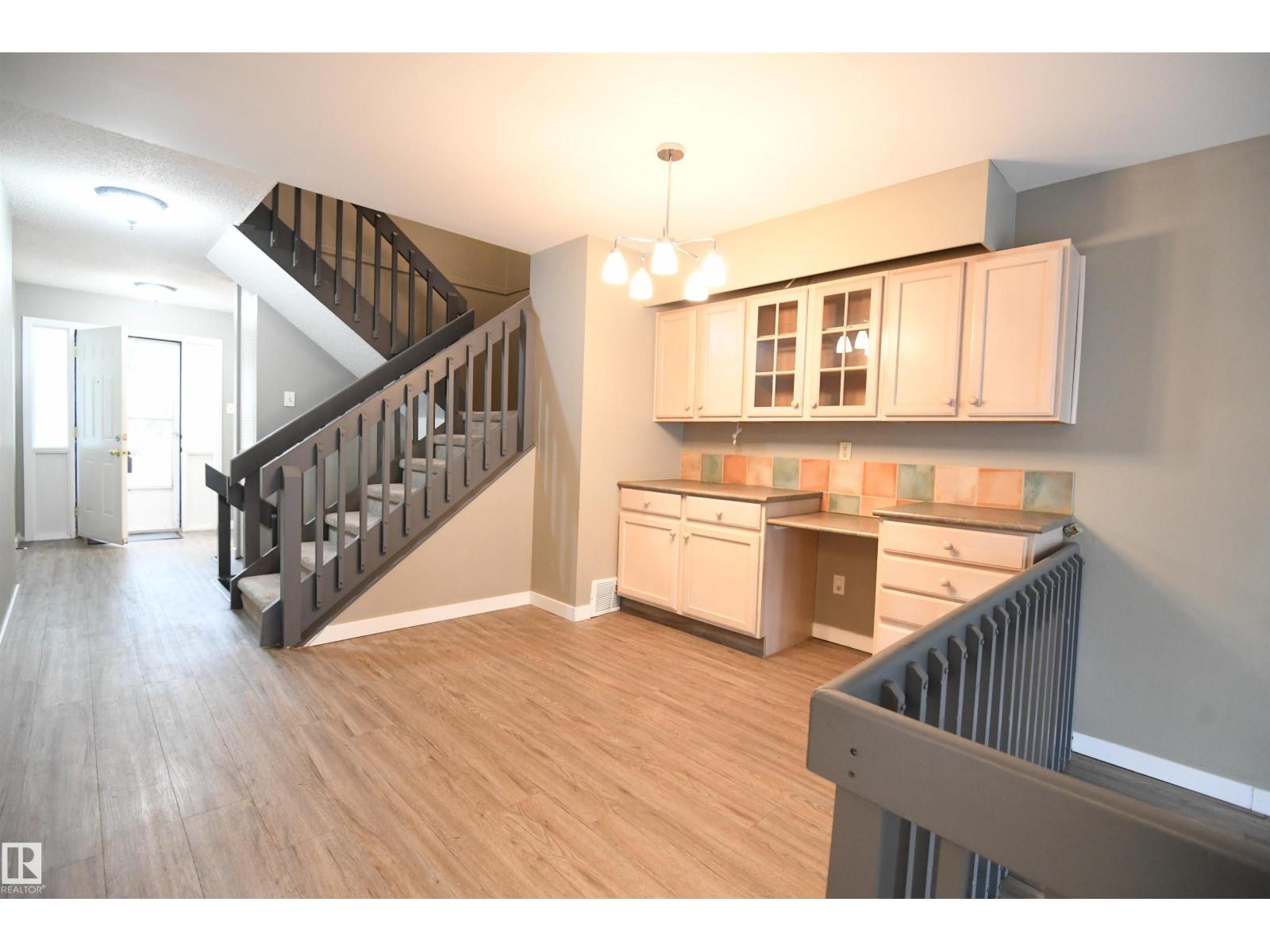6706 36a Av Nw, Edmonton, Alberta  T6K 1S3 - Photo 3 - E4487282
