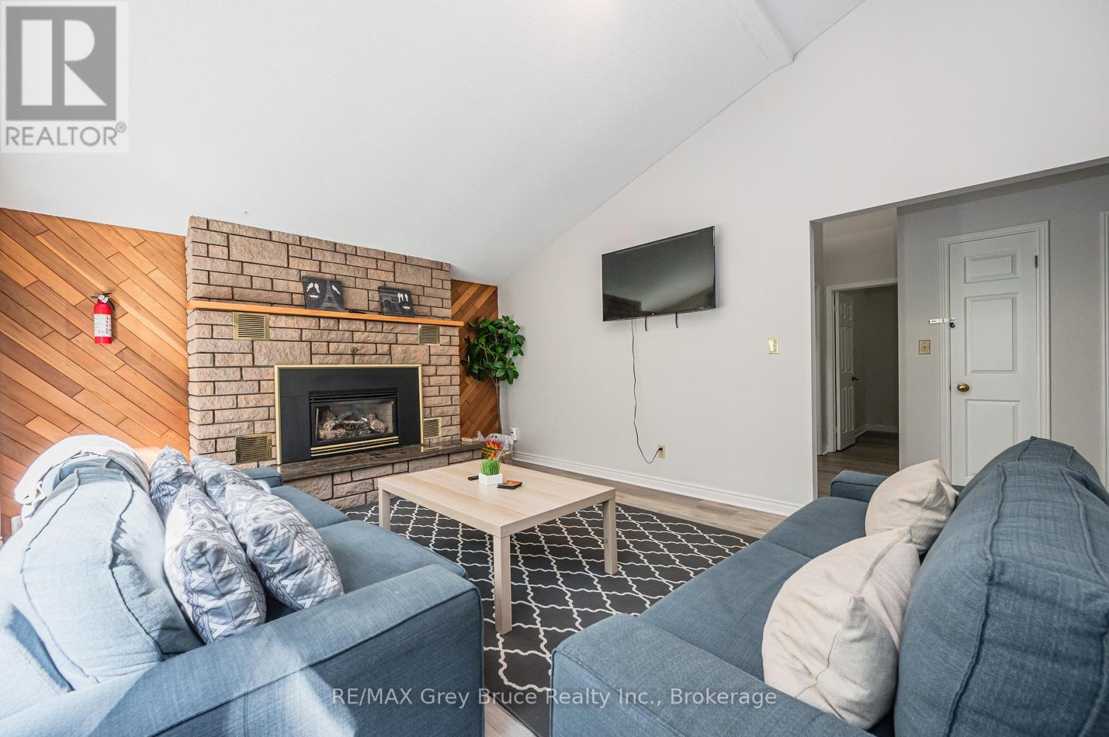 66 Harpur Drive, Northern Bruce Peninsula, Ontario  N0H 2R0 - Photo 10 - X13119306