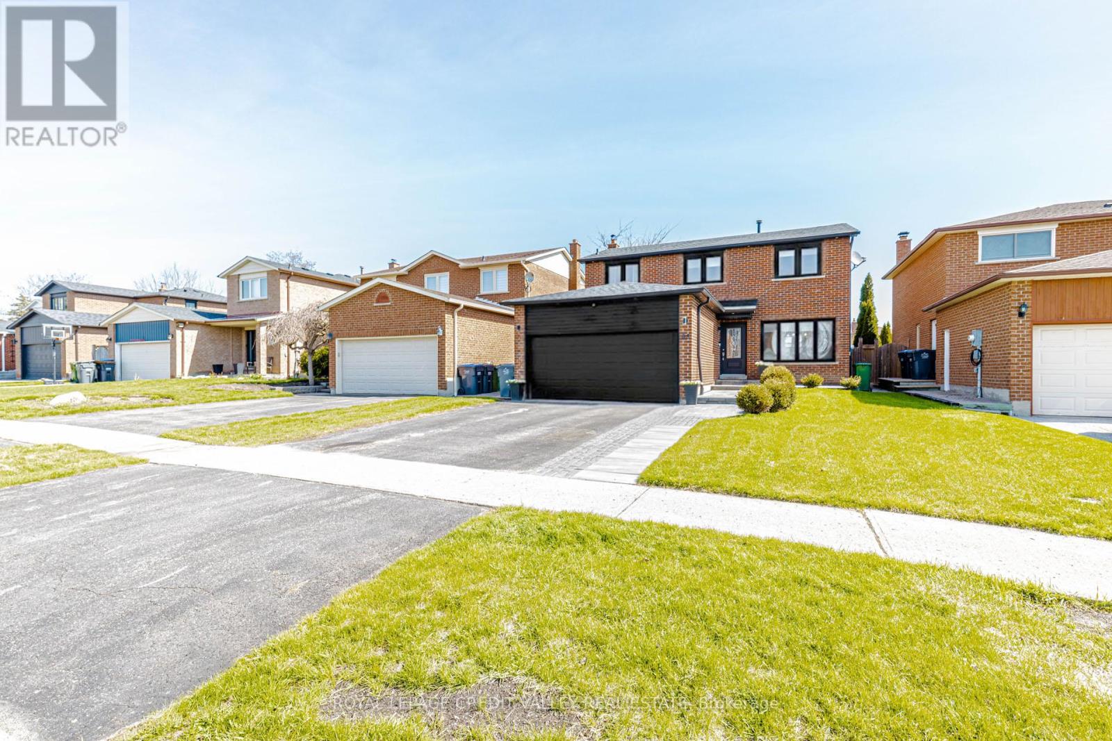 85 Derose Avenue, Caledon, Ontario  L7E 1A6 - Photo 2 - W13056060