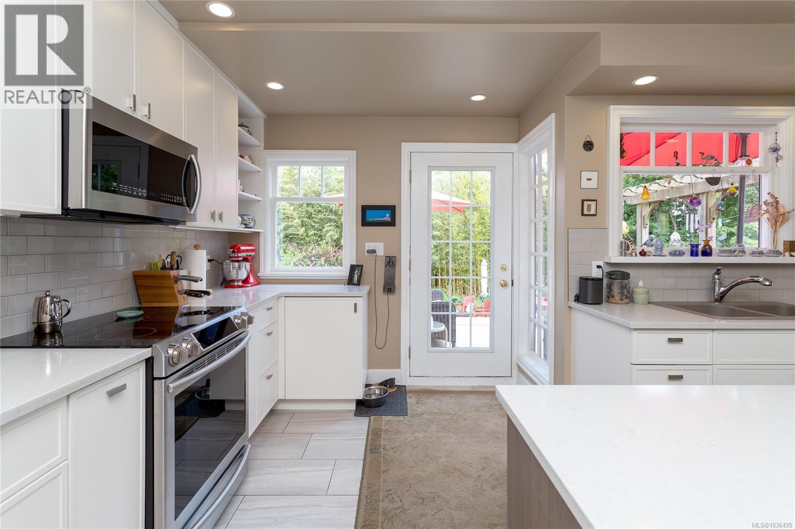 3307 Doncaster Rd, Saanich, British Columbia  V8P 3V7 - Photo 15 - 1036495