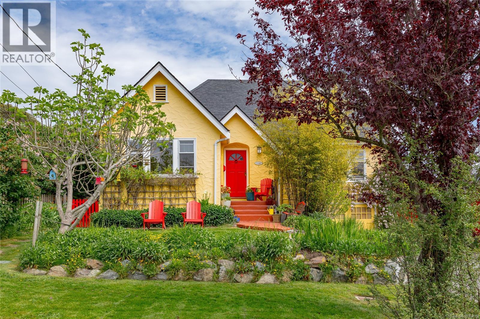 3307 Doncaster Rd, Saanich, British Columbia  V8P 3V7 - Photo 2 - 1036495