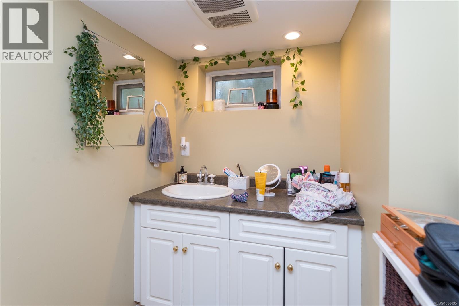 3307 Doncaster Rd, Saanich, British Columbia  V8P 3V7 - Photo 37 - 1036495