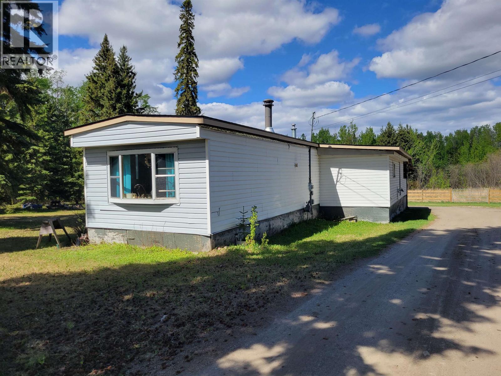 955 Nechako Avenue, Vanderhoof, British Columbia  V0J 3A1 - Photo 1 - R3122911