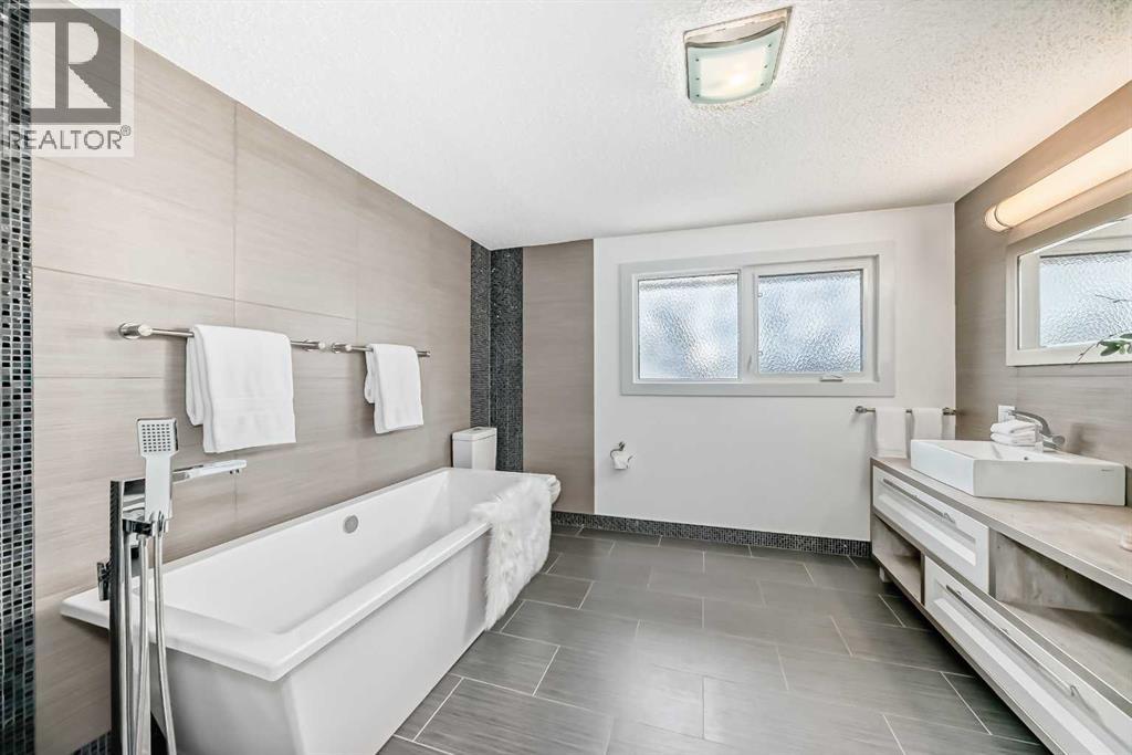 4836 Verona Drive NW, Calgary, Alberta  T3A 0P4 - Photo 18 - A2302750
