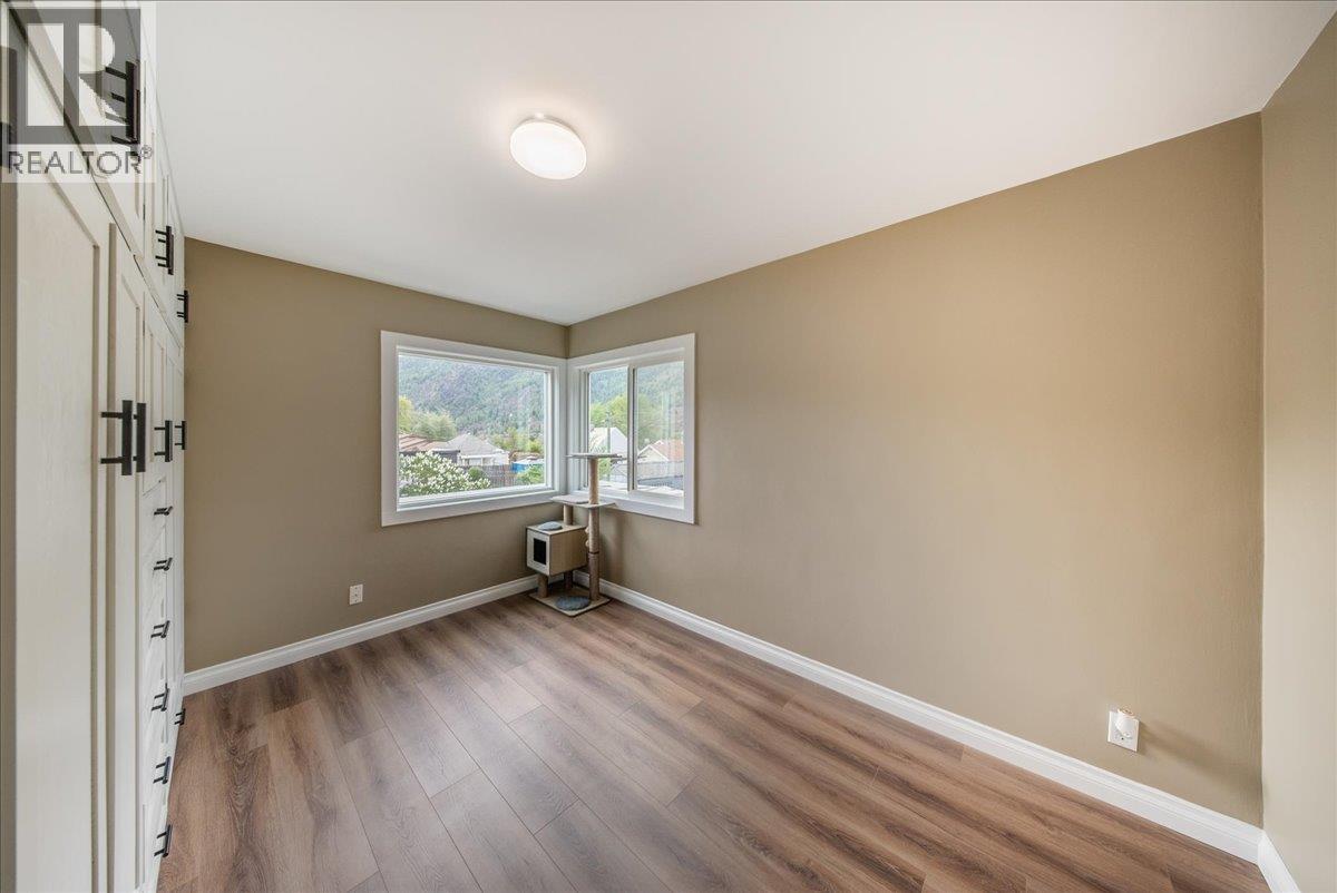 2120 Sixth Avenue, Trail, British Columbia  V1R 3B7 - Photo 17 - 10387044
