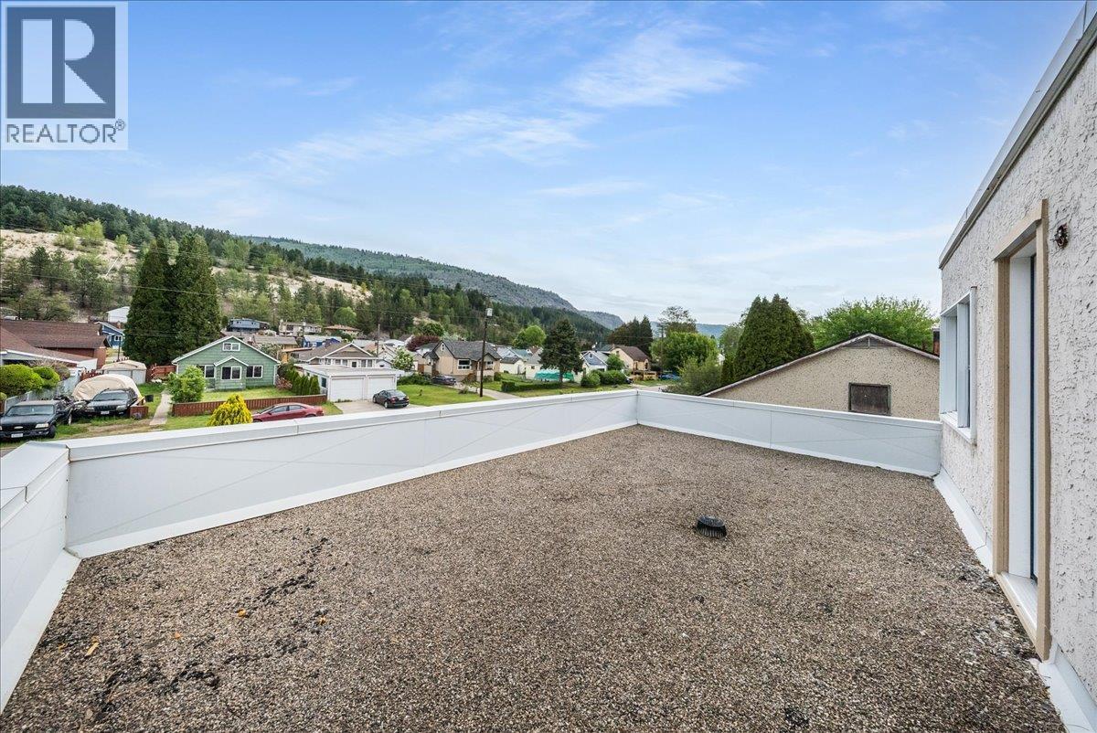 2120 Sixth Avenue, Trail, British Columbia  V1R 3B7 - Photo 48 - 10387044