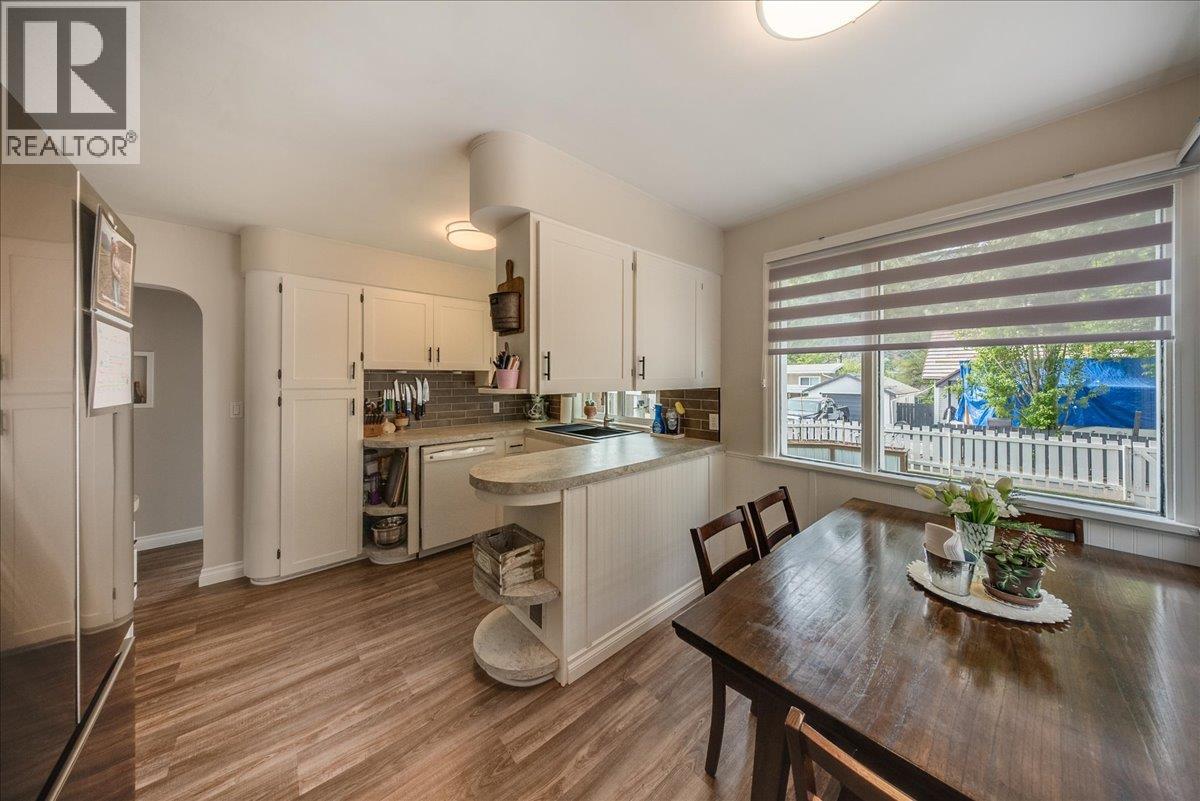 2120 Sixth Avenue, Trail, British Columbia  V1R 3B7 - Photo 6 - 10387044