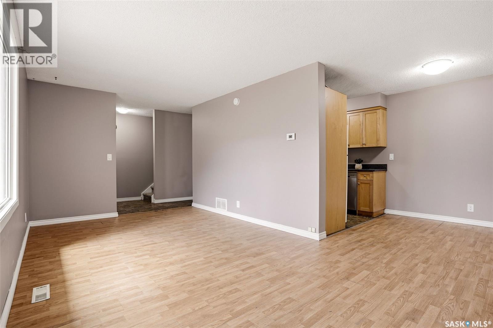 4176 Castle Road, Regina, Saskatchewan  S4S 6A4 - Photo 5 - SK035781