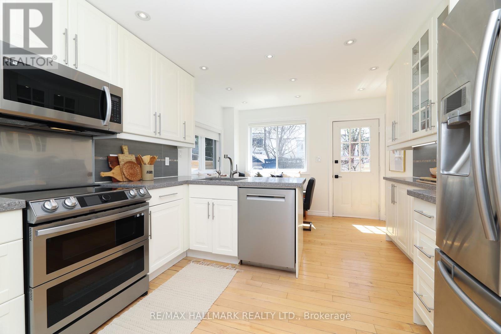 787 Sammon Avenue, Toronto, Ontario  M4C 2E6 - Photo 14 - E13119644