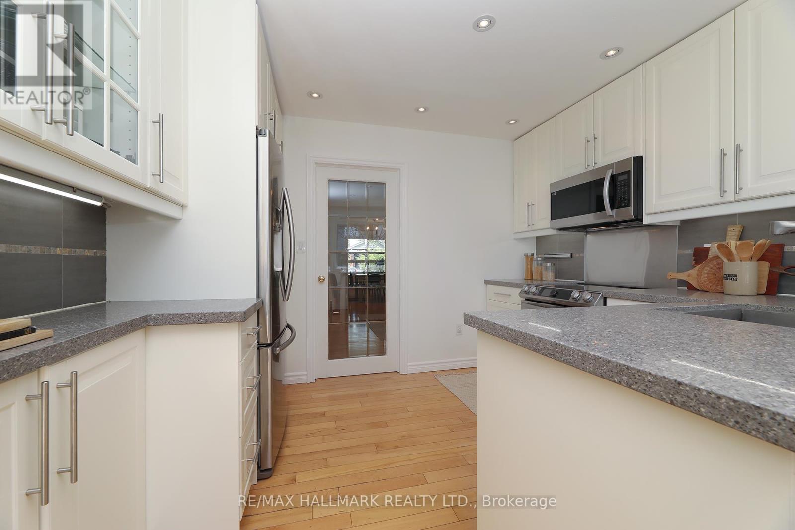 787 Sammon Avenue, Toronto, Ontario  M4C 2E6 - Photo 15 - E13119644