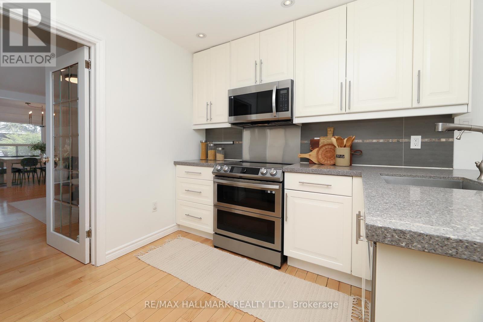 787 Sammon Avenue, Toronto, Ontario  M4C 2E6 - Photo 16 - E13119644