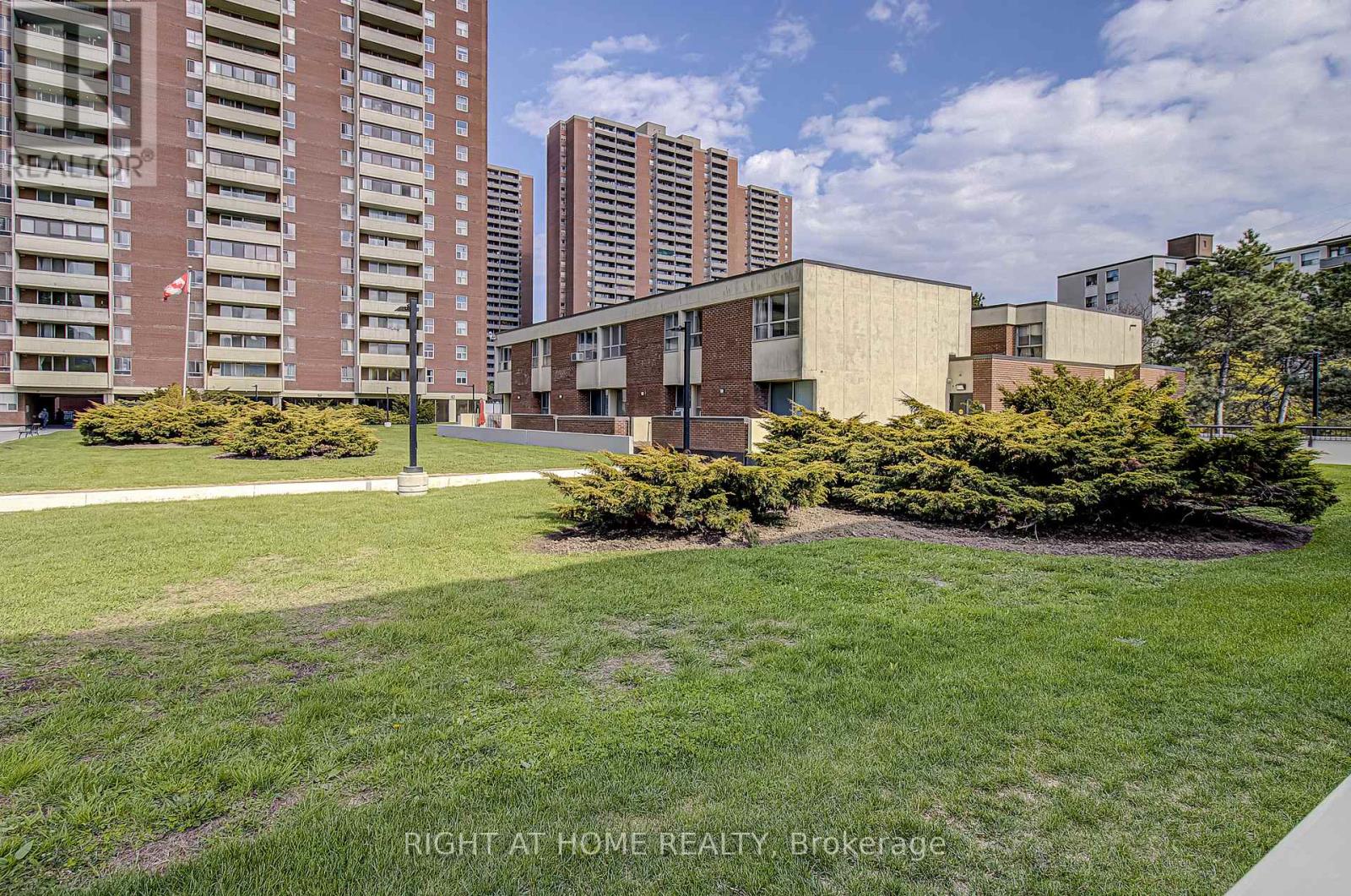 409 - 8 CRESCENT TOWN ROAD, Toronto, Ontario