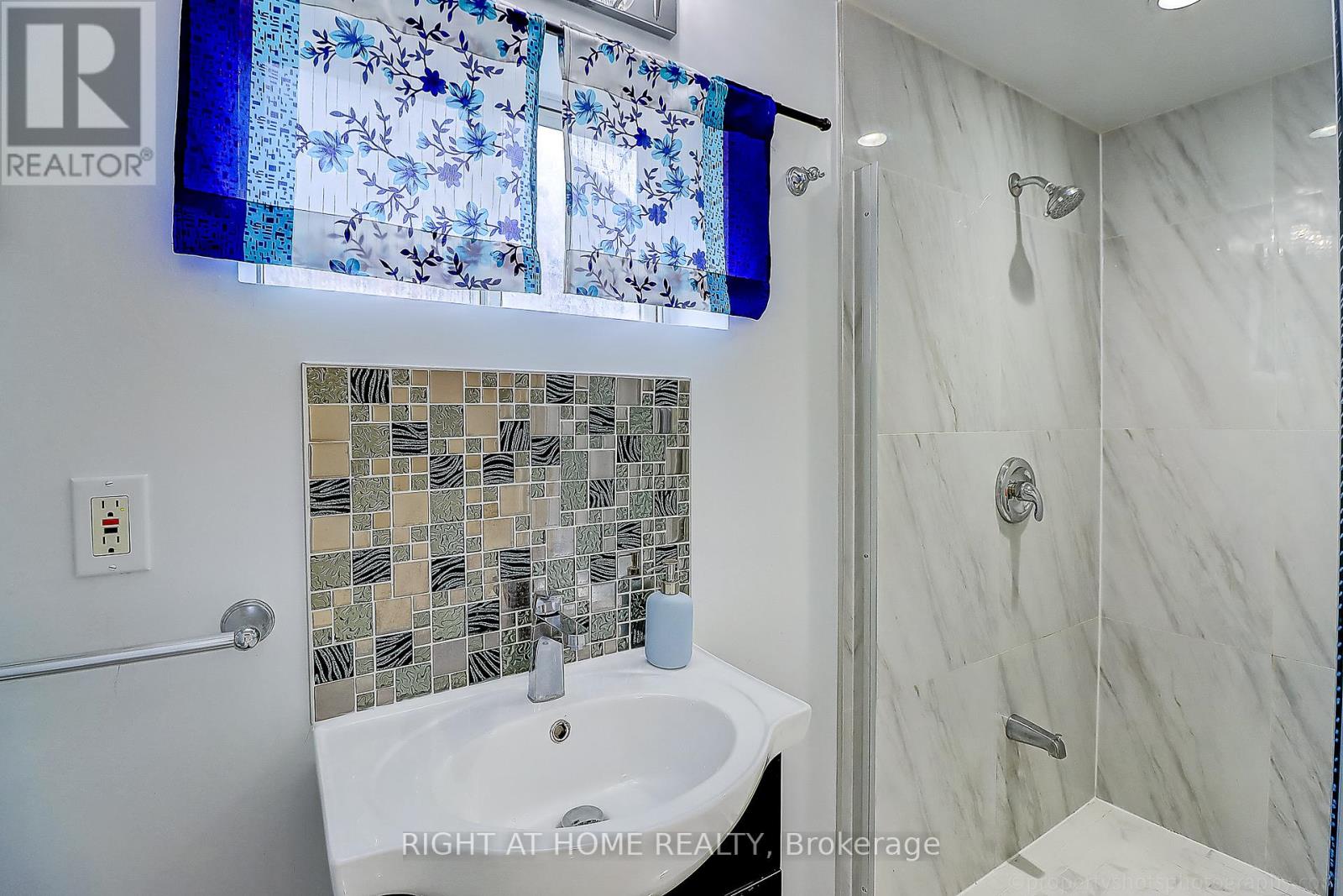 409 - 8 Crescent Town Road, Toronto, Ontario  M4C 5L3 - Photo 35 - E13119648
