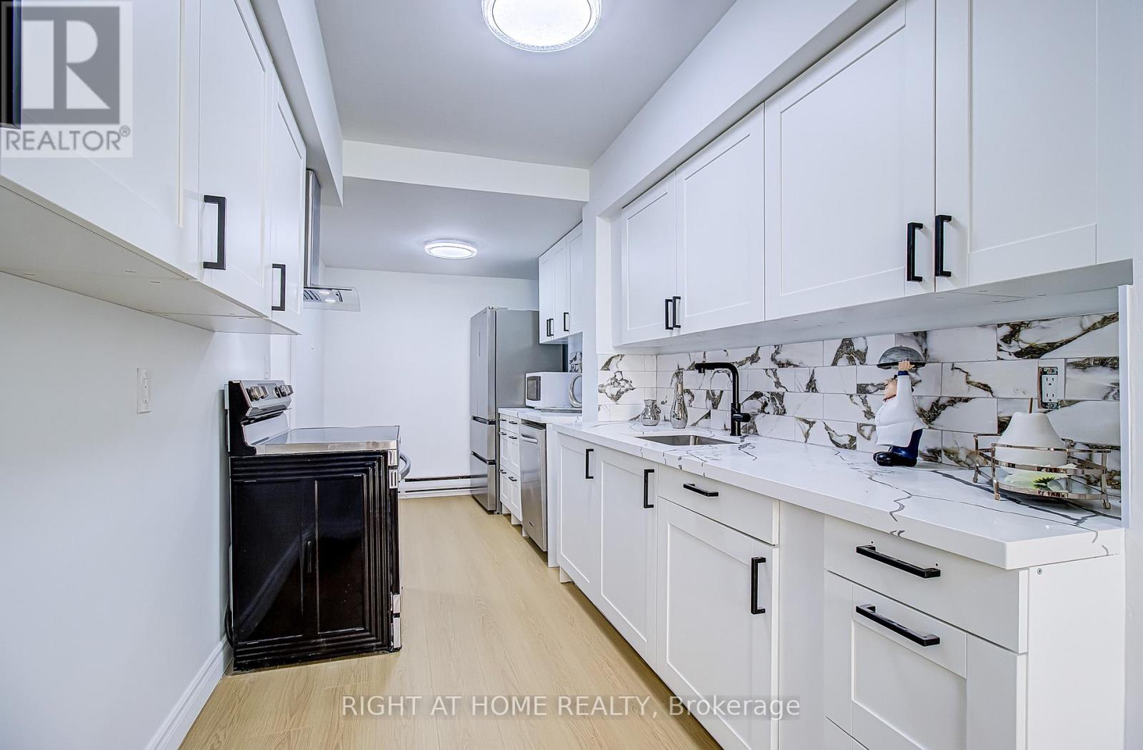 409 - 8 Crescent Town Road, Toronto, Ontario  M4C 5L3 - Photo 4 - E13119648