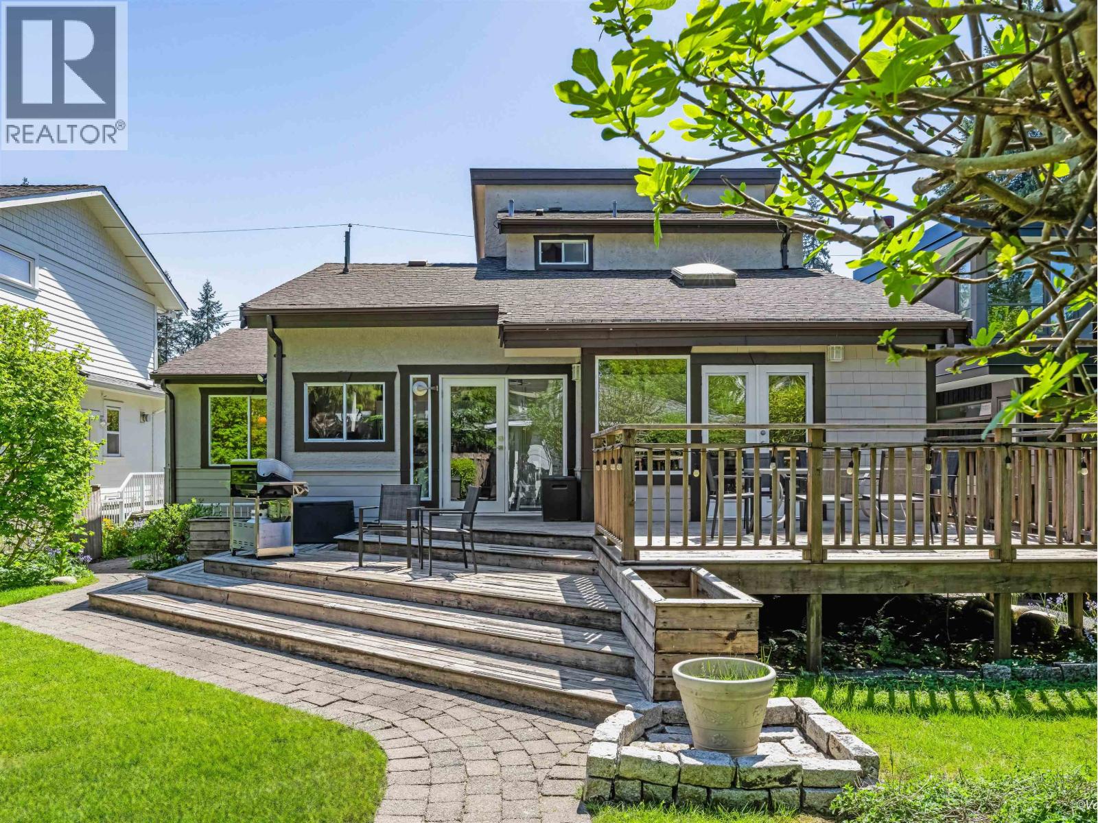 1140 W 20th Street, North Vancouver, British Columbia  V7P 2B7 - Photo 2 - R3122988