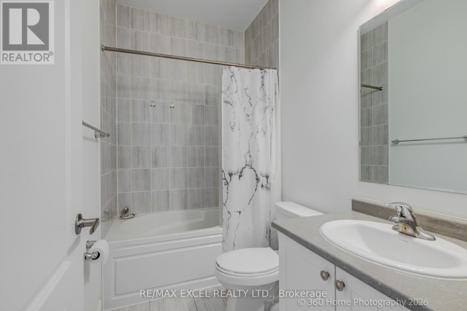 94 Hartney Drive, Richmond Hill, Ontario  L4S 0K6 - Photo 4 - N13119650
