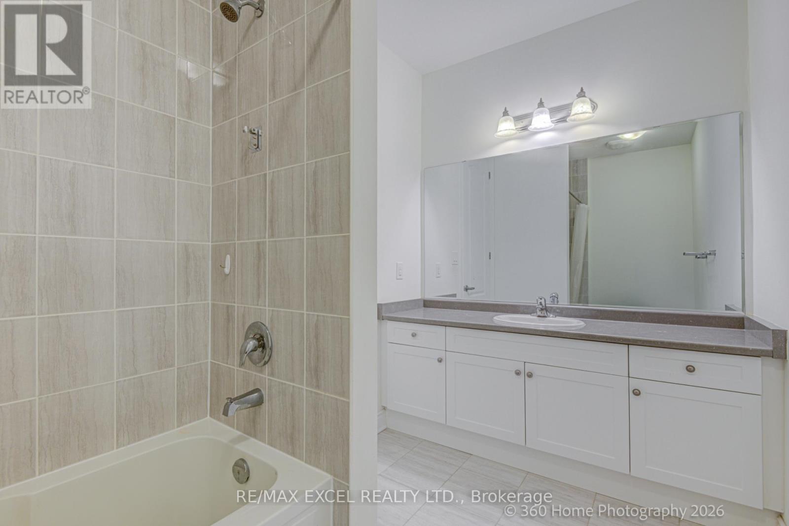 94 Hartney Drive, Richmond Hill, Ontario  L4S 0K6 - Photo 5 - N13119650