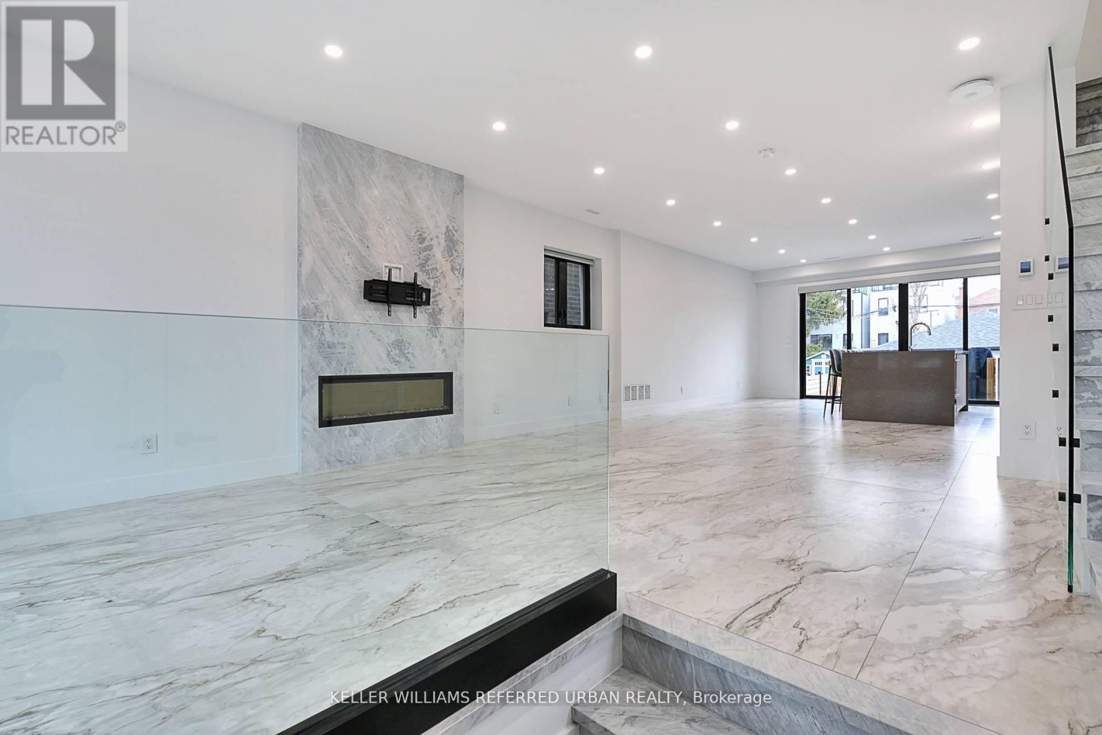 613 Harvie Avenue, Toronto, Ontario  M6E 4M4 - Photo 4 - W13119664