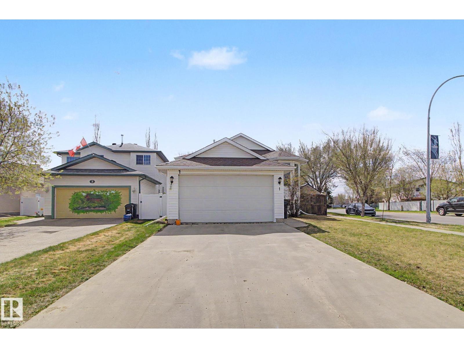 1 Deer Park Rd, Spruce Grove, Alberta  T7X 3K2 - Photo 2 - E4487286