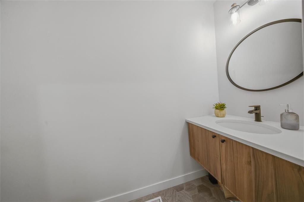 166 Romance Lane, Winnipeg, Manitoba  R2C 5S2 - Photo 4 - 202610131