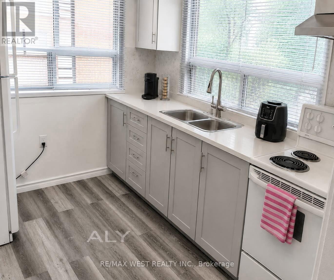 Upper - 321 Caledonia Road, Toronto, Ontario  M6E 4T4 - Photo 5 - W12825042