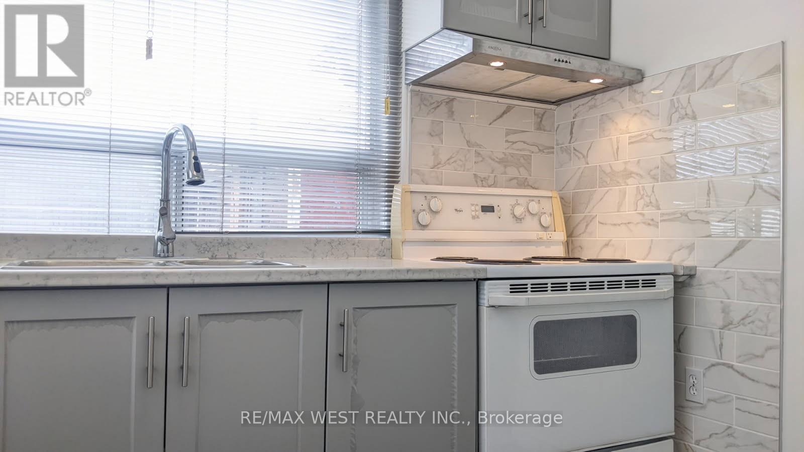 Upper - 321 Caledonia Road, Toronto, Ontario  M6E 4T4 - Photo 6 - W12825042